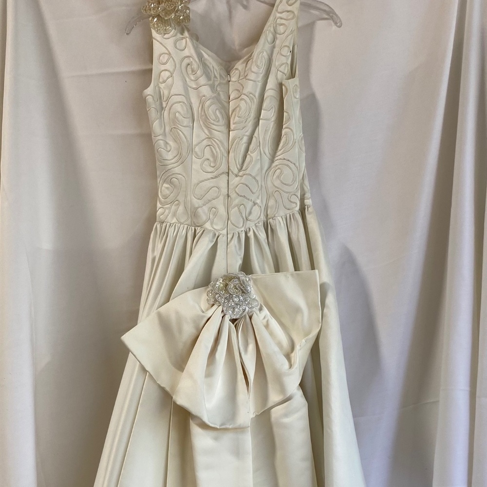 Macis Ivory Full length formal dress